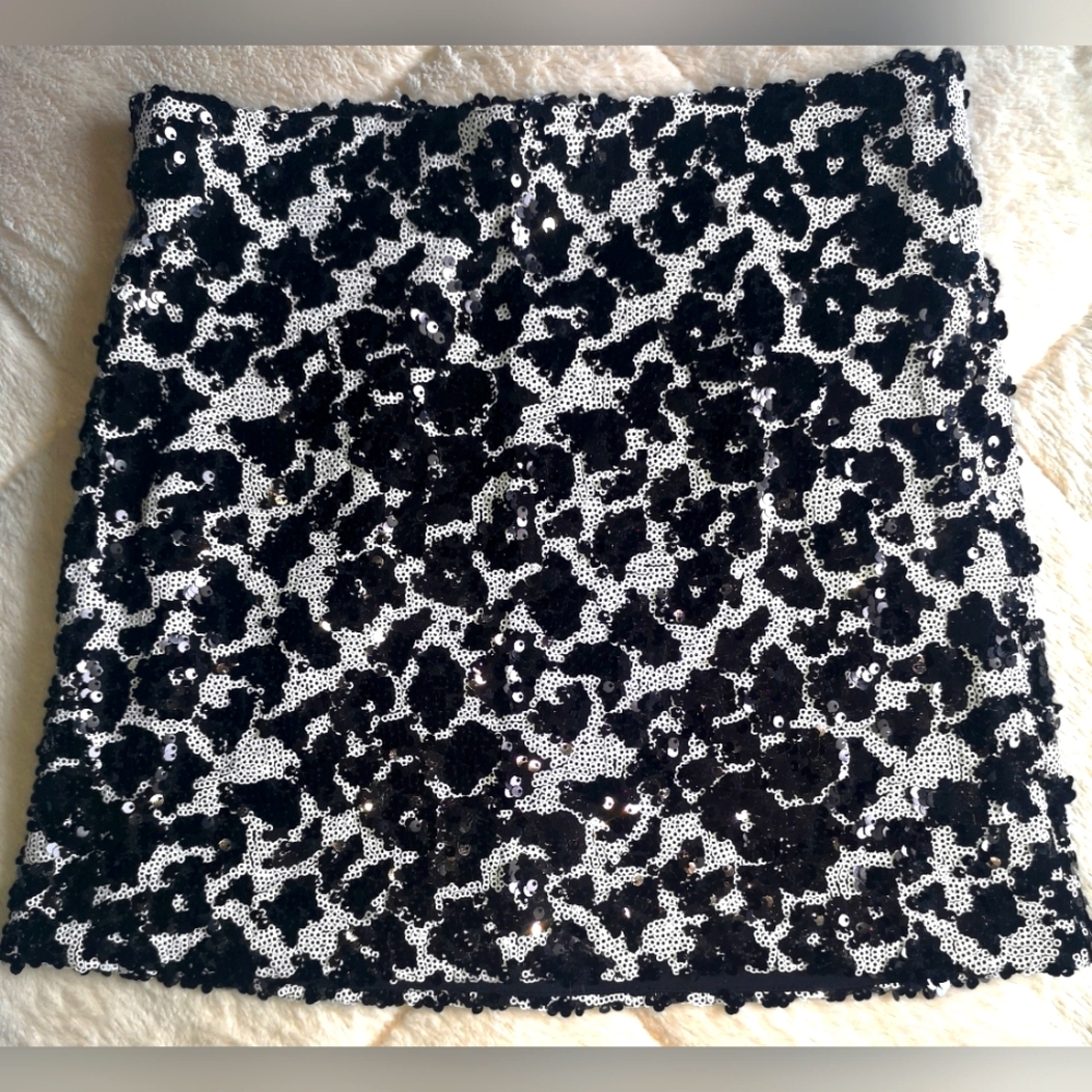 NWOT Guess sequined skirt